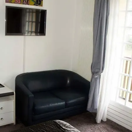 De 5 Avec Piscine Interieure Sauna Et Terrasse A Renneville *