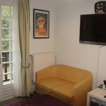 De 5 Avec Piscine Interieure Sauna Et Terrasse A Renneville
