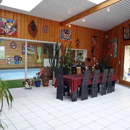 De 5 Avec Piscine Interieure Sauna Et Terrasse A Renneville Villa *